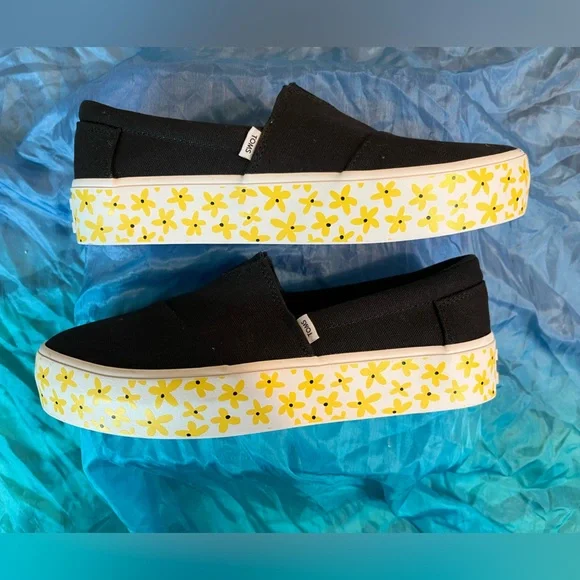 Toms Fenix Platform black with yellow floral platform 8.5 NWT - Picture 7 of 11